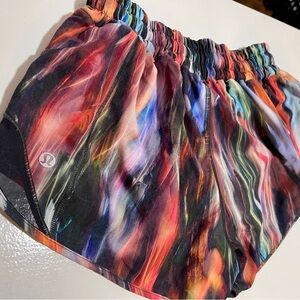 Lululemon Hotty Hot Shorts 2.5” Size 6